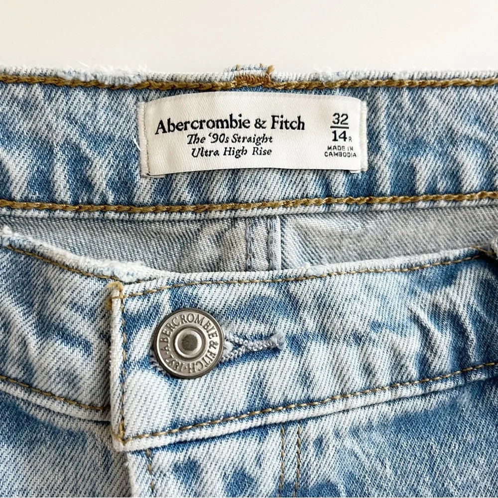 Abercrombie & Fitch The 90s Straight Ultra High Rise Jean - Picture 12 of 15